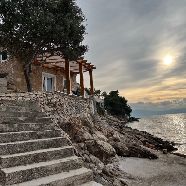Seaside Cottage Maslina, Seaside Cottage Maslina, Hvar Island, Croatia - A Cottage Right by the Sea Gdinj